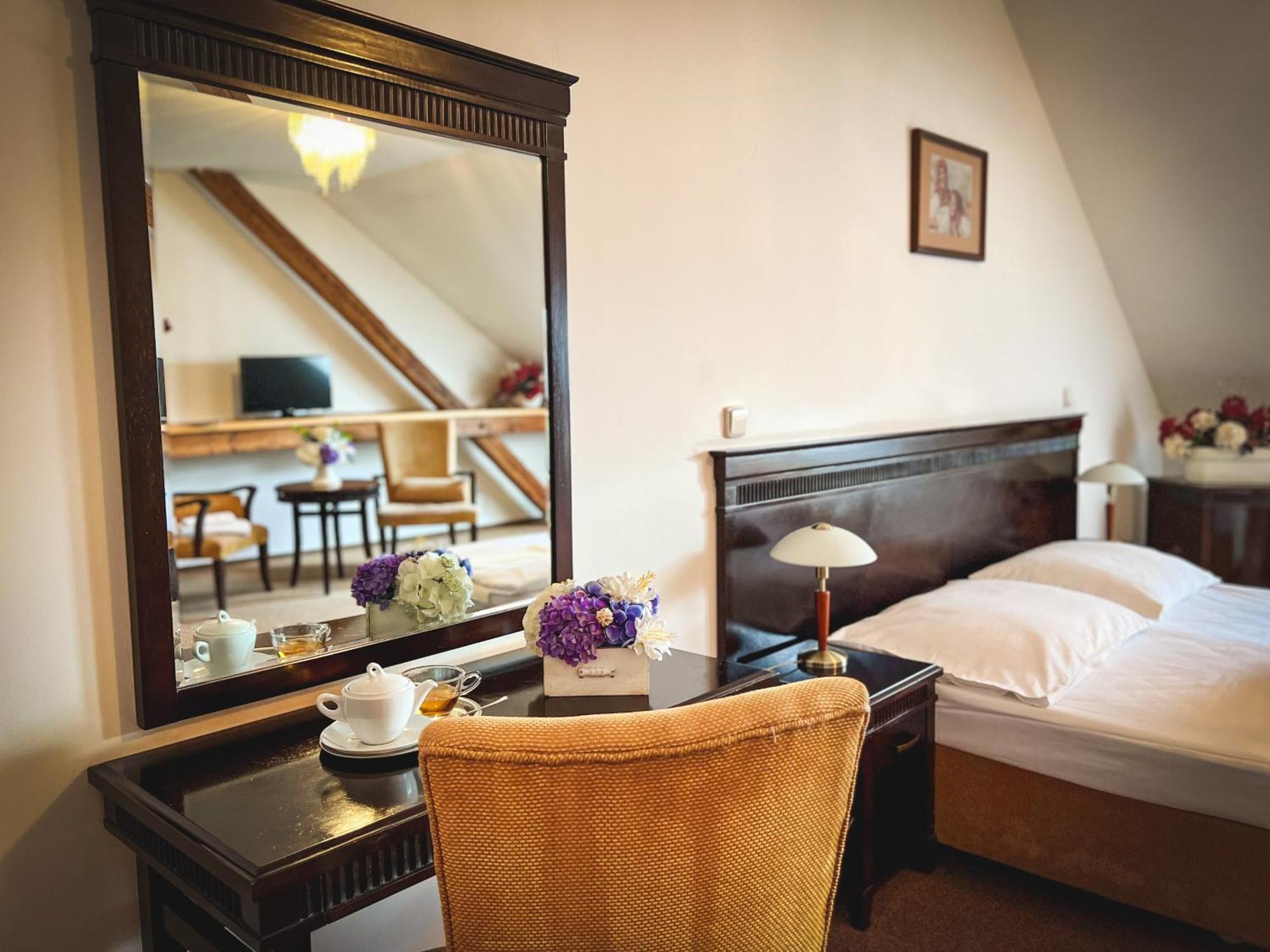 Hotel U Zeleneho Stromu Nepomuk Екстер'єр фото