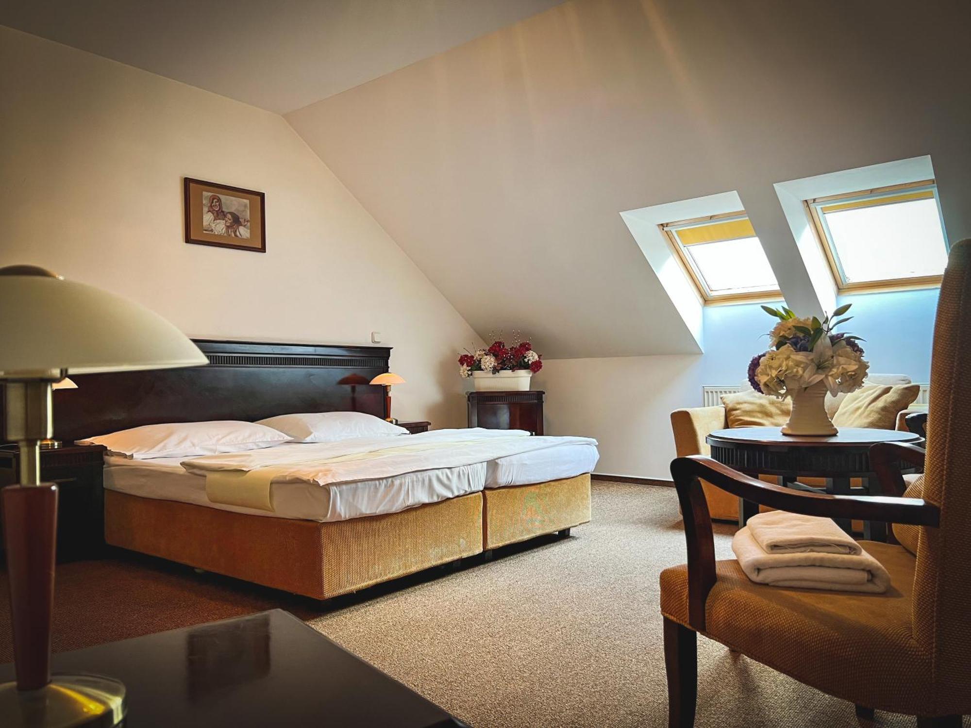 Hotel U Zeleneho Stromu Nepomuk Екстер'єр фото