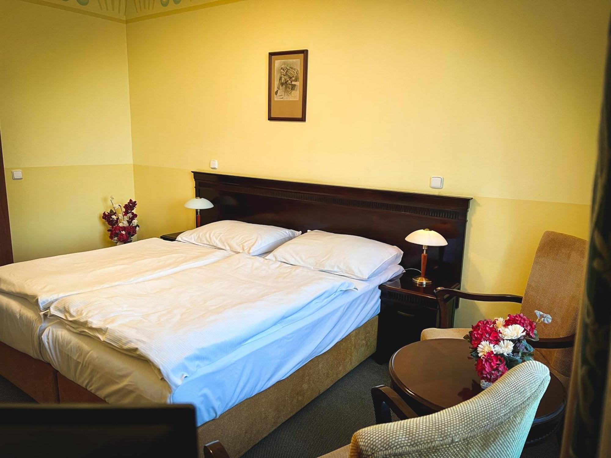 Hotel U Zeleneho Stromu Nepomuk Екстер'єр фото