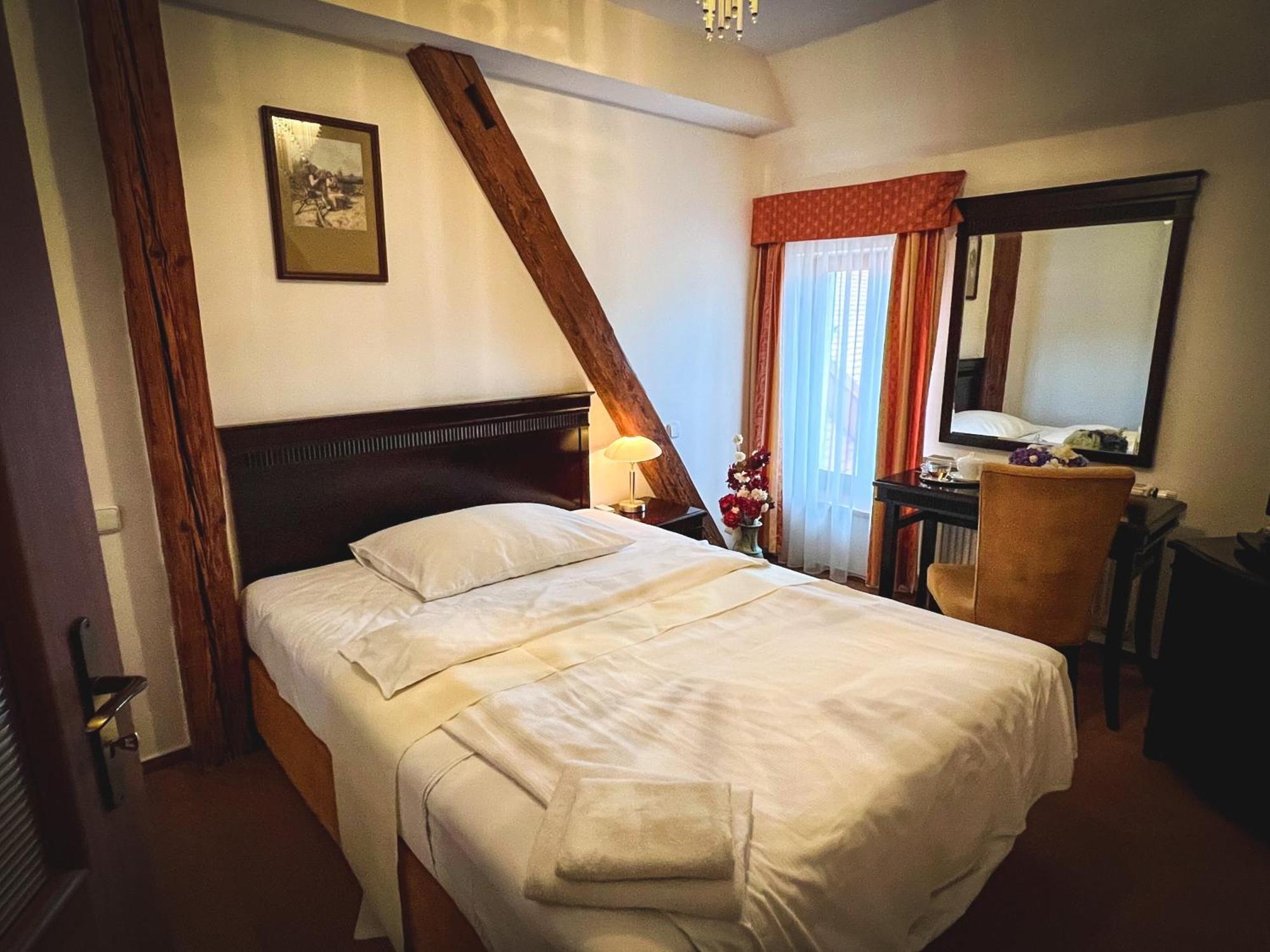 Hotel U Zeleneho Stromu Nepomuk Екстер'єр фото