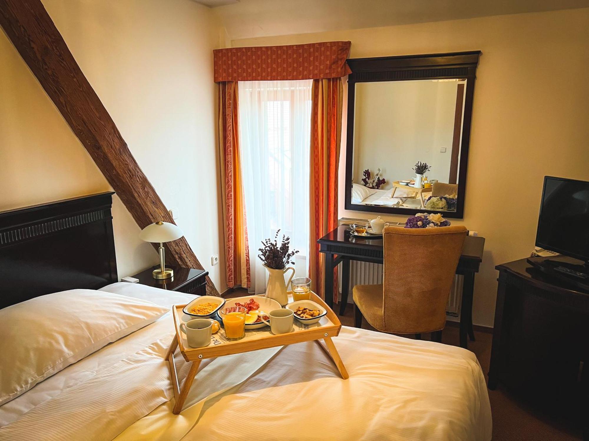 Hotel U Zeleneho Stromu Nepomuk Екстер'єр фото