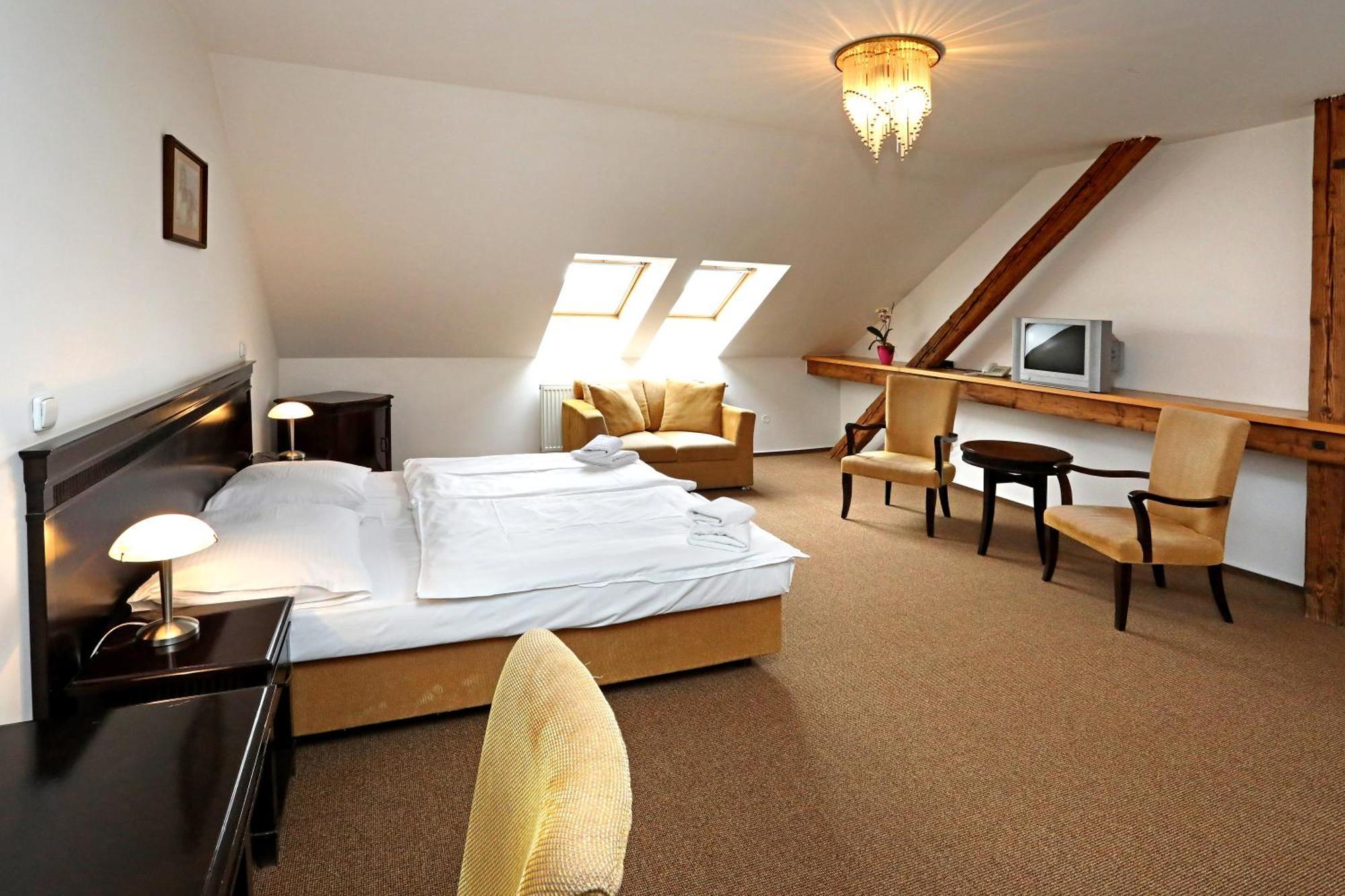 Hotel U Zeleneho Stromu Nepomuk Екстер'єр фото