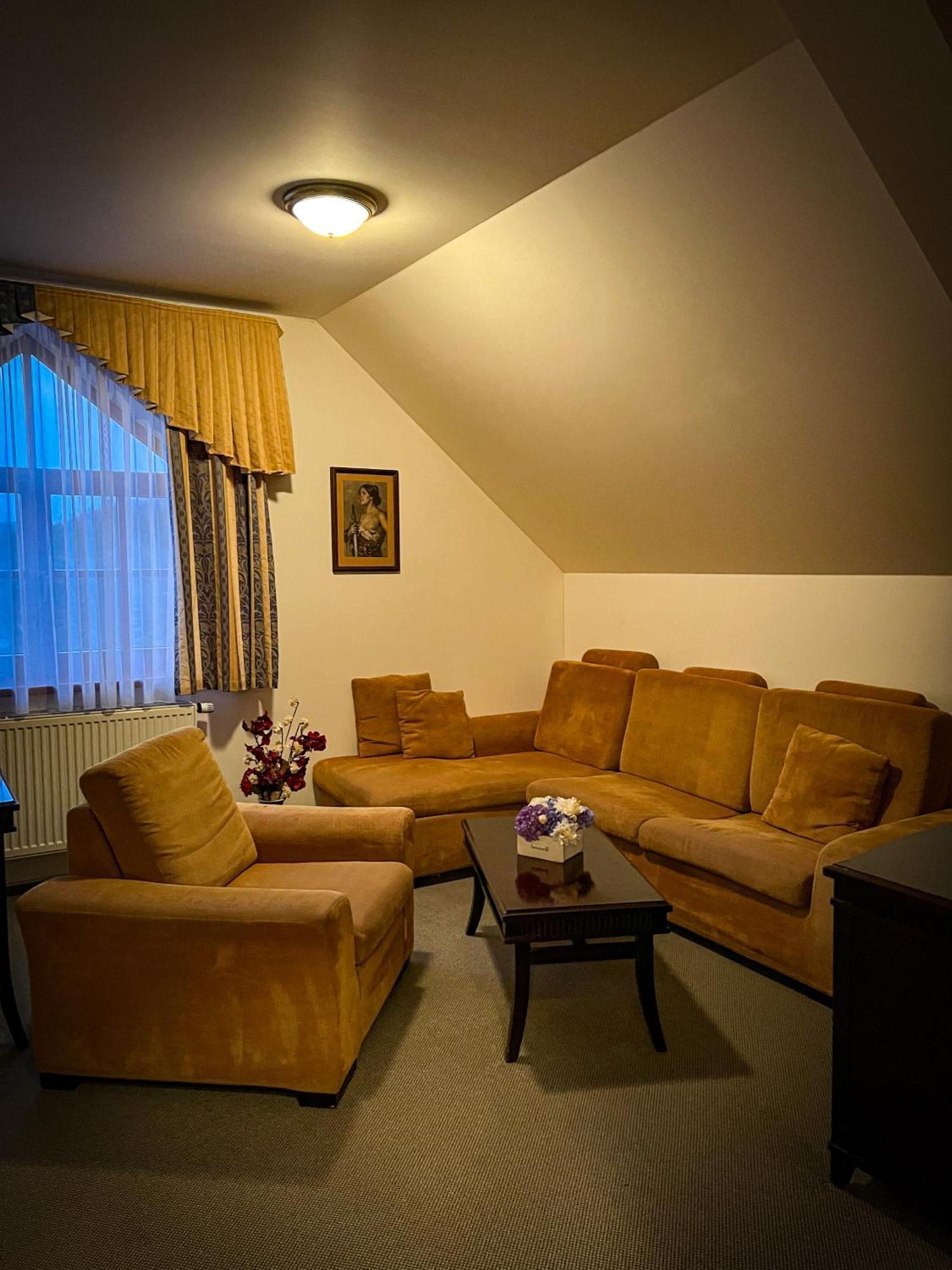 Hotel U Zeleneho Stromu Nepomuk Екстер'єр фото