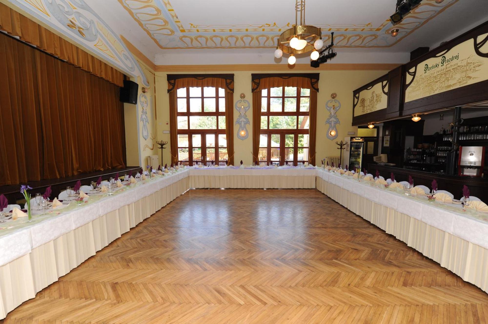 Hotel U Zeleneho Stromu Nepomuk Екстер'єр фото
