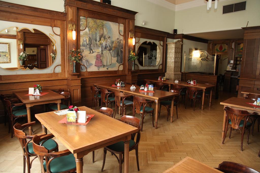 Hotel U Zeleneho Stromu Nepomuk Екстер'єр фото