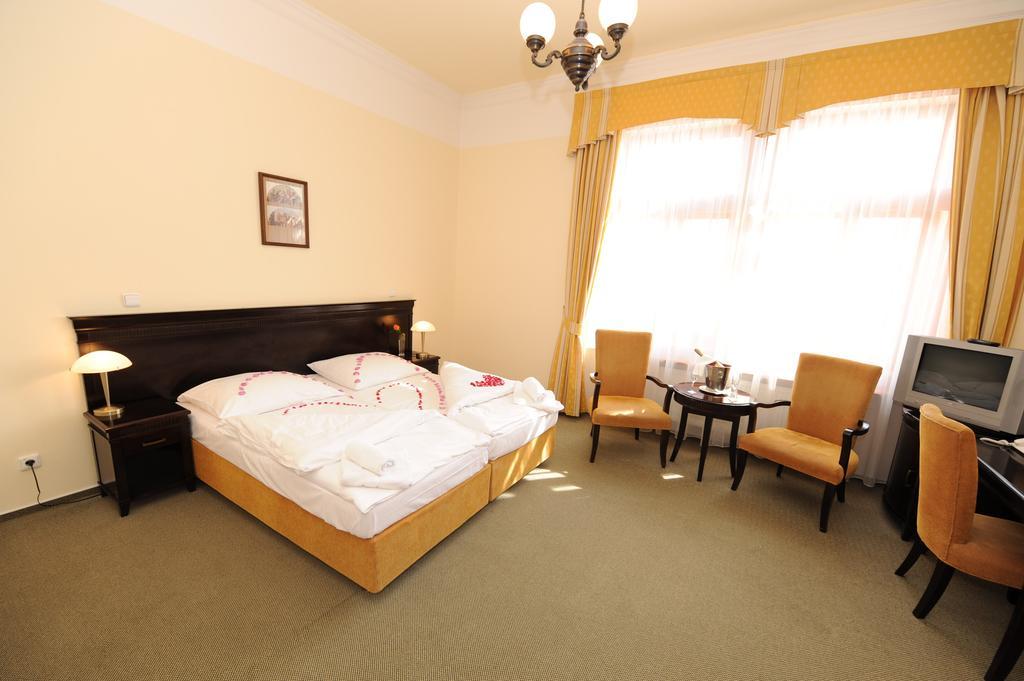 Hotel U Zeleneho Stromu Nepomuk Екстер'єр фото