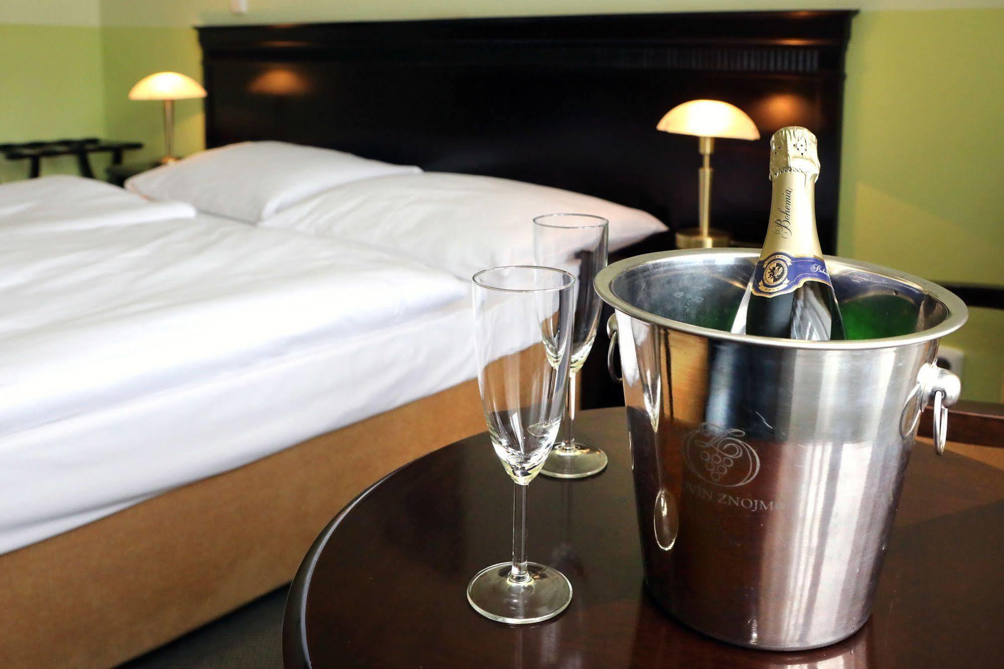 Hotel U Zeleneho Stromu Nepomuk Екстер'єр фото